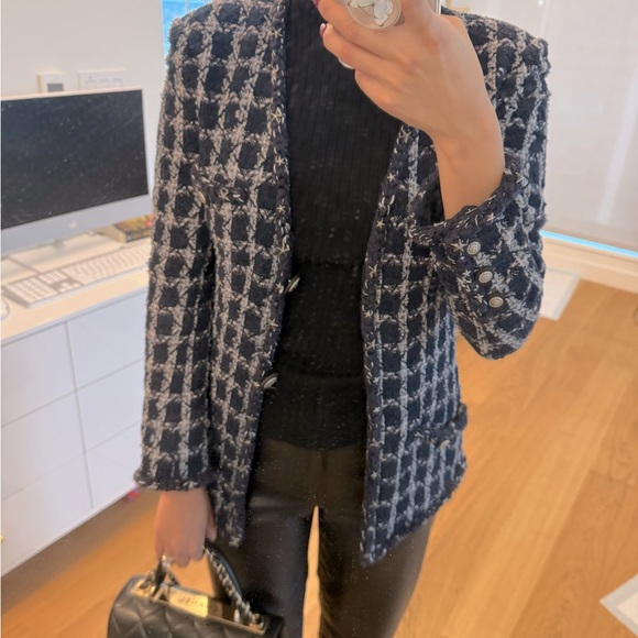 Chanel jacket - Picture 10 of 12